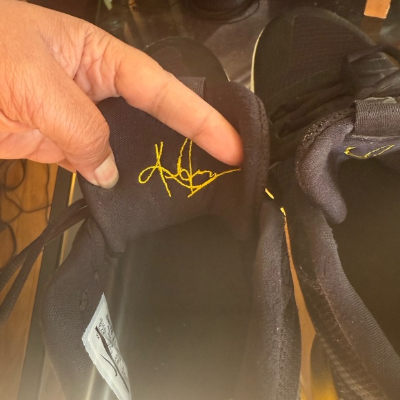 Nike Kyrie 3 Basketball Sneakers Low Top Mesh Black Yellow Shoes Men’s Size 9.5 - Picture 6 of 10